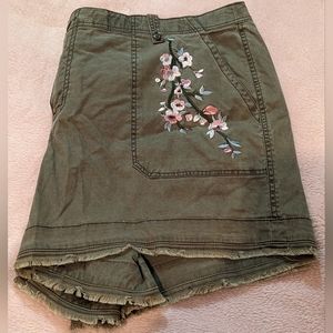 NWT Lane Bryant Girlfriend Shorts - Distressed bottom & embroidered flowers